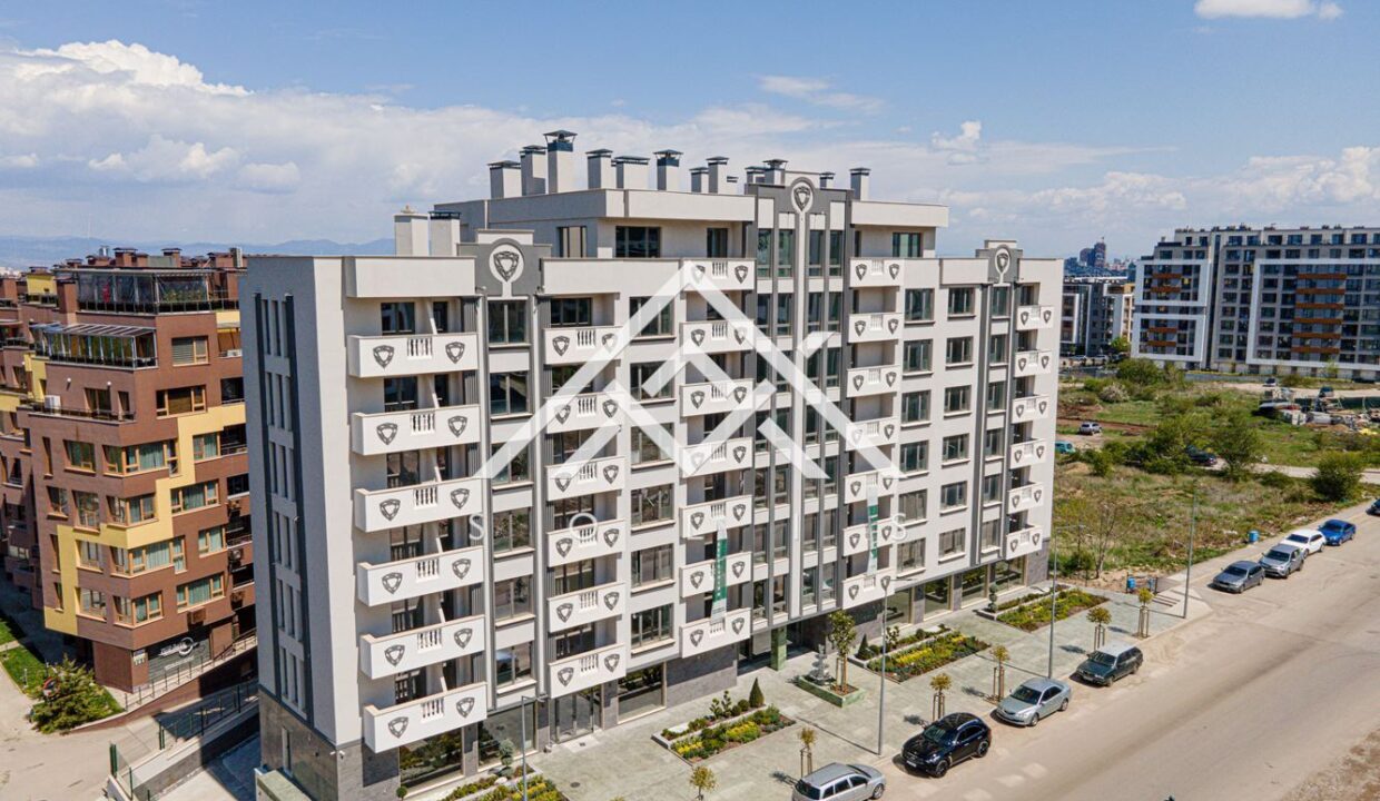 Exceptional apartment complexEmeraldApartmentswithclassicarchitectureperfectlocationandsafeenvironment-3