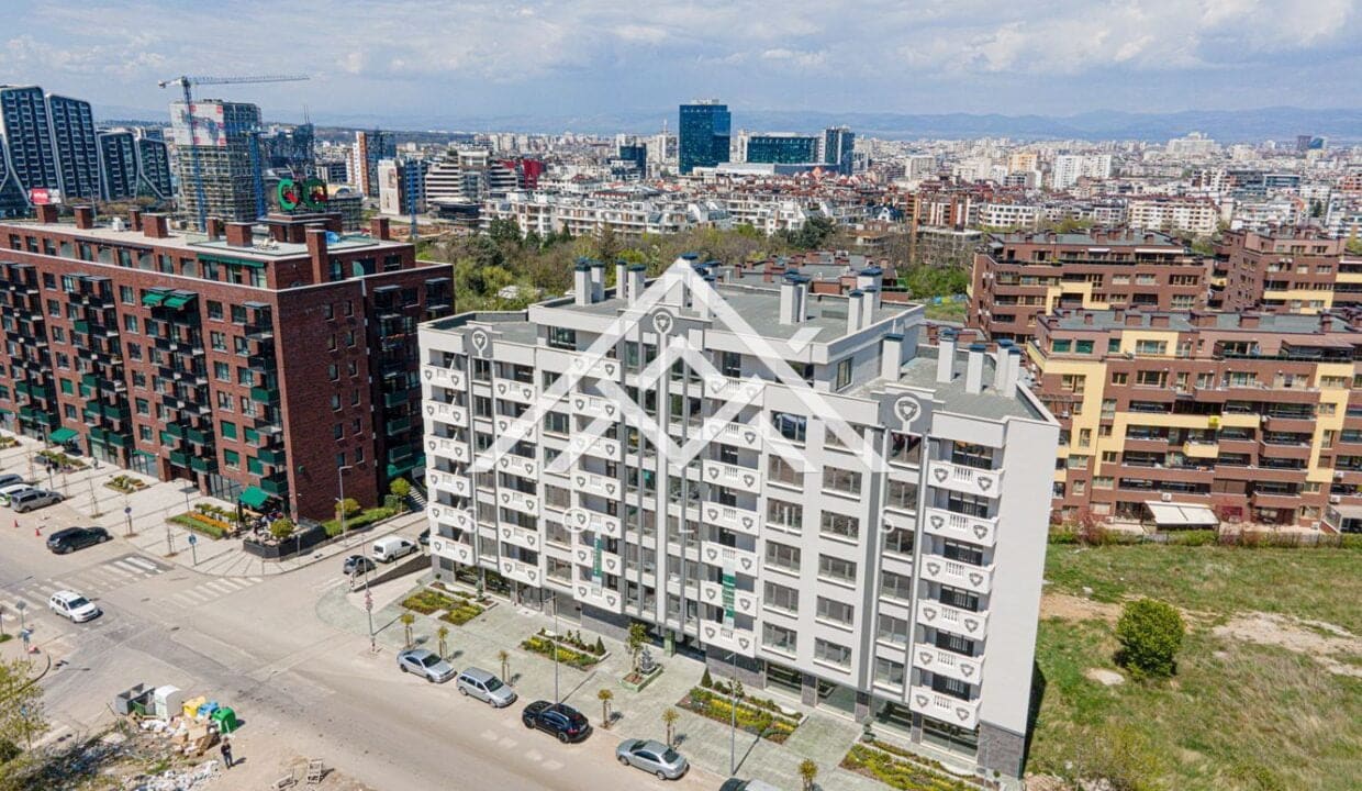 Exclusive apartment complex EmeraldApartments with classicarchitectureperfectlocationandsafeenvironment-2