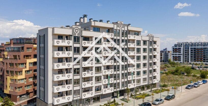 Exclusive apartment complex EmeraldApartments with classicarchitectureperfectlocationandsafeenvironment - 0