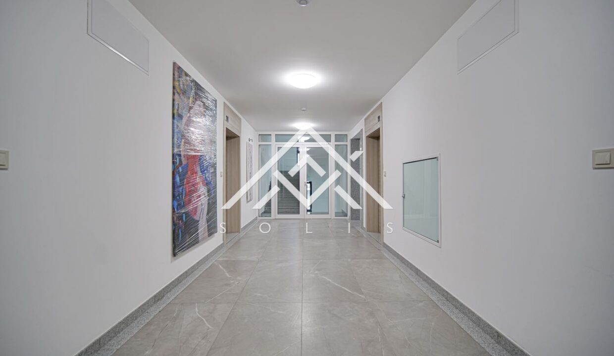 Нов тристаен обзаведен апартамент на достъпна локация в кв. Дизнабад-13