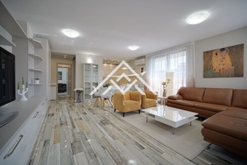 Полностью меблированная трехкомнатная квартира в уютном и зеленом комплексе в Симеоново - 0