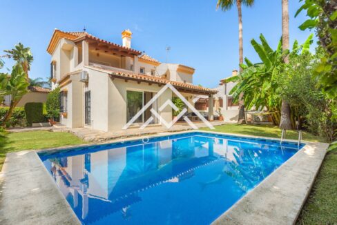 Classic villa for sale in Nueva Andalucía, Marbella - 0