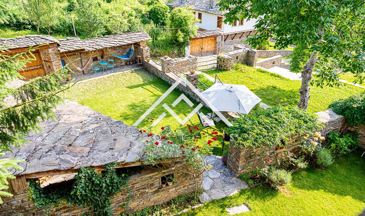 Boutique complex with 4 properties with total area: 2860 sq.m. in the village of Kovachevitsa for sale-1