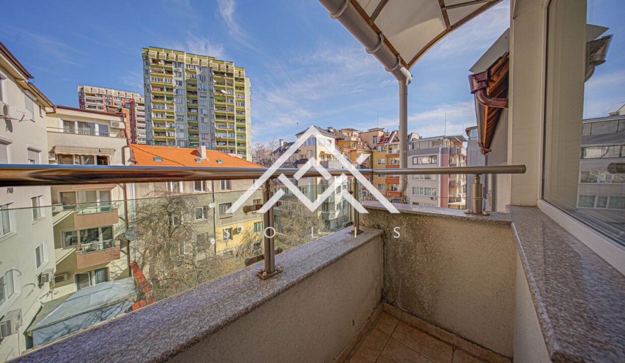 Two-bedroom apartment with convenient location in. Banishora-17