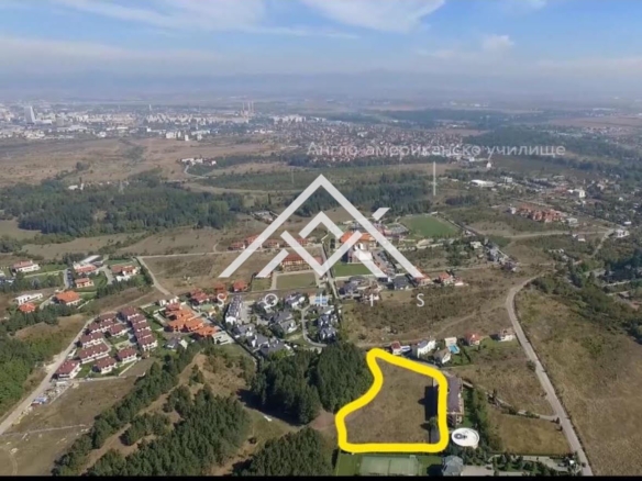 Парцел на предпочитана локация в близост до Англо-Американския колеж - 0