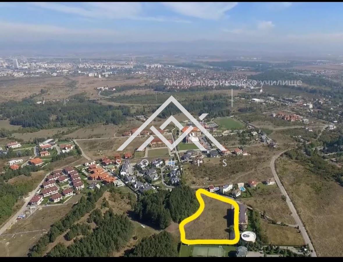 Парцел на предпочитана локация в близост до Англо-Американския колеж - 0