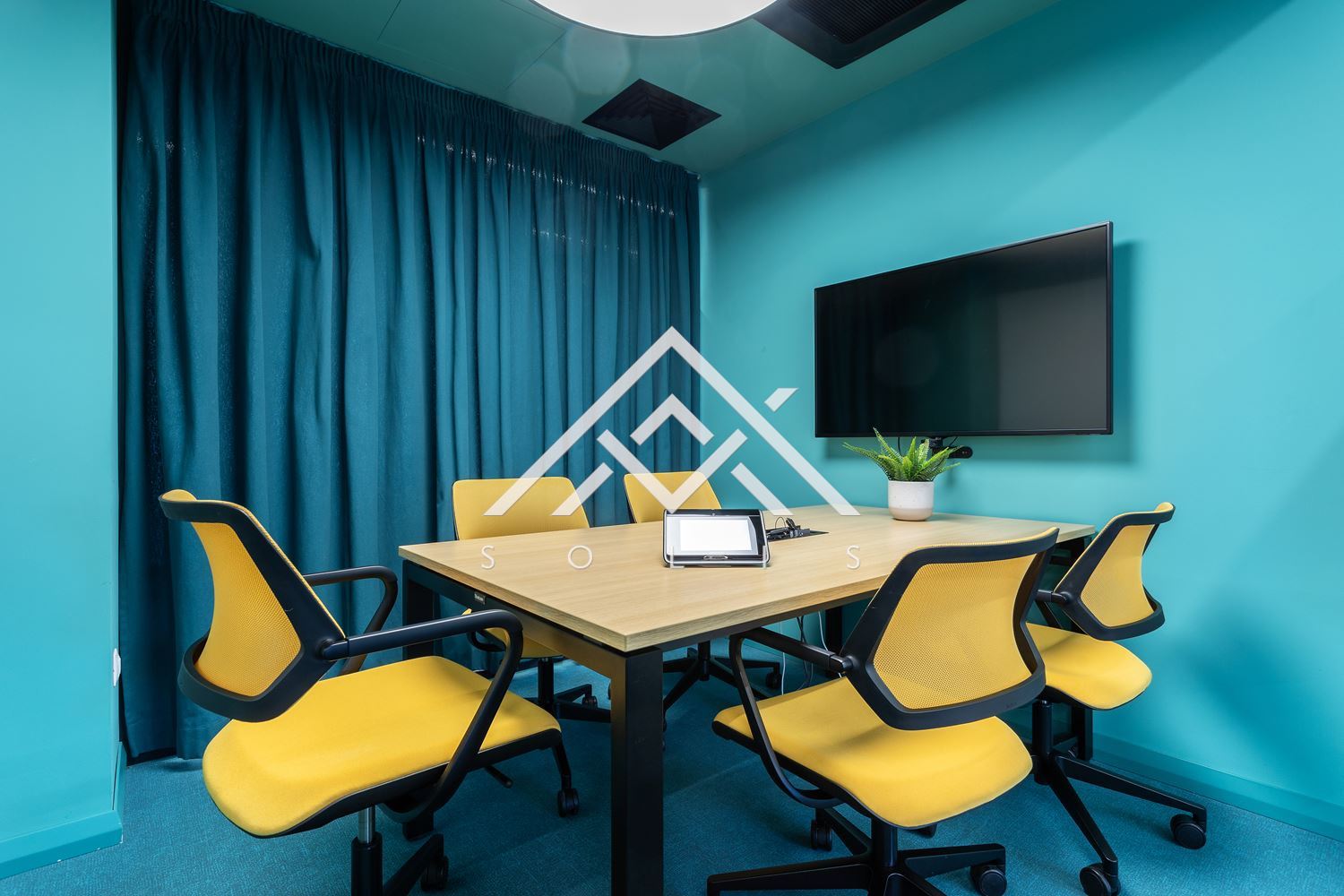 Design office with 46 workplaces in the renovated business center Rubix on Tsarigradsko Shose Blvd - 0