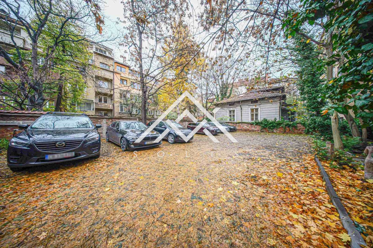 Многостаен апартамент за продажба с три паркоместа в елегантна и представителна сграда с топ местоположение до площад “Народ - 0