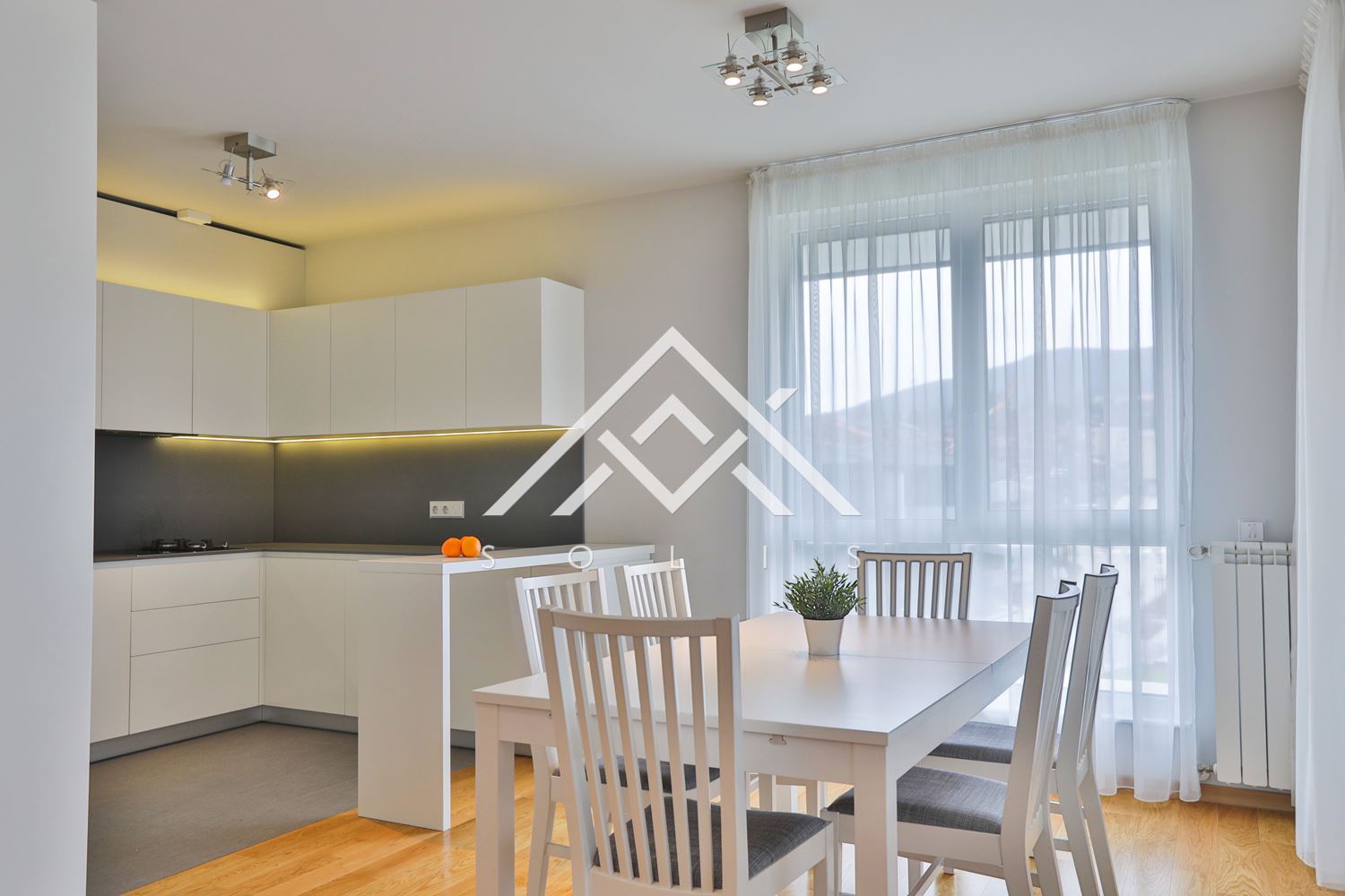 Просторен четиристаен апартамент под наем в Residential Park Sofia - 0