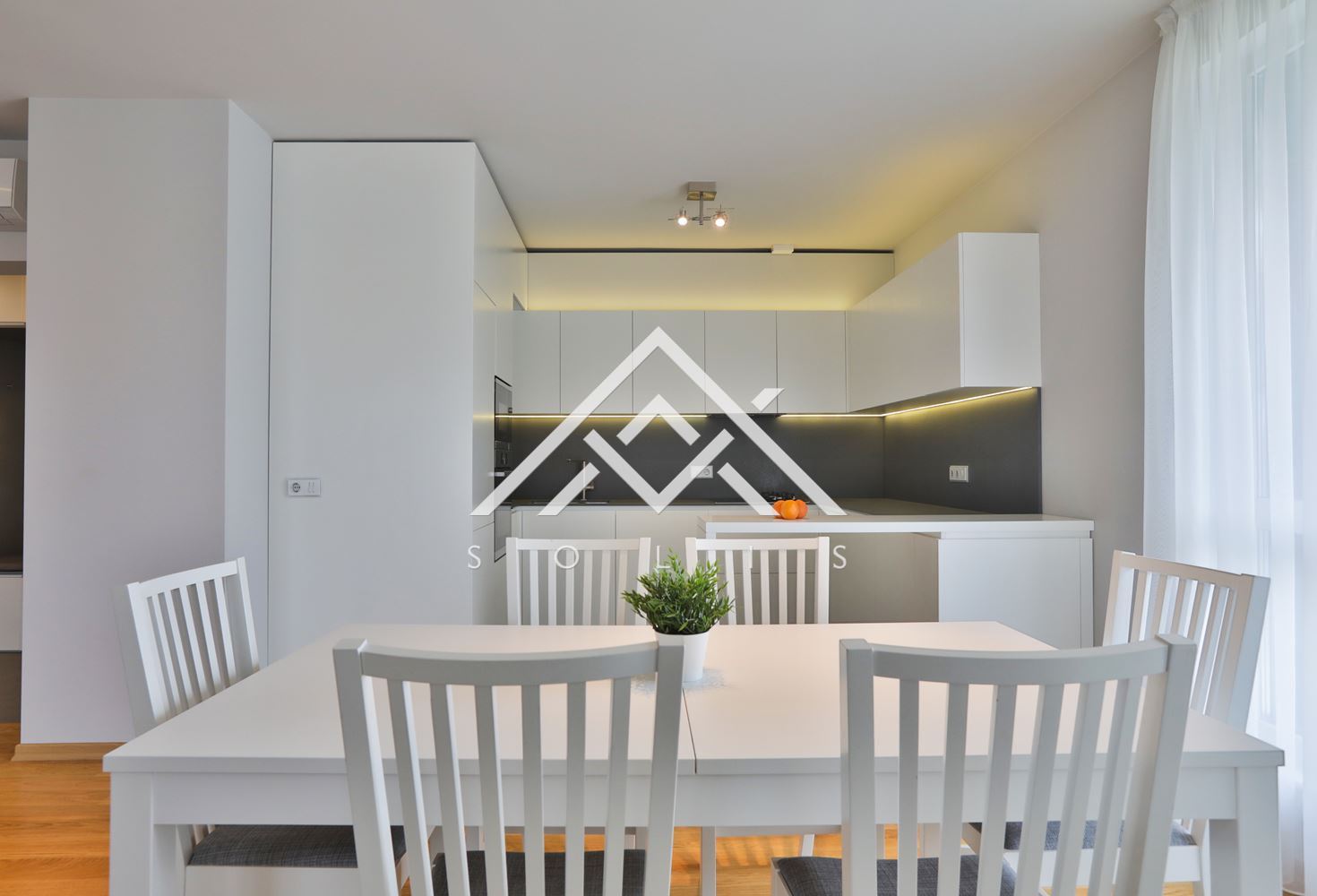 Просторен четиристаен апартамент под наем в Residential Park Sofia - 0