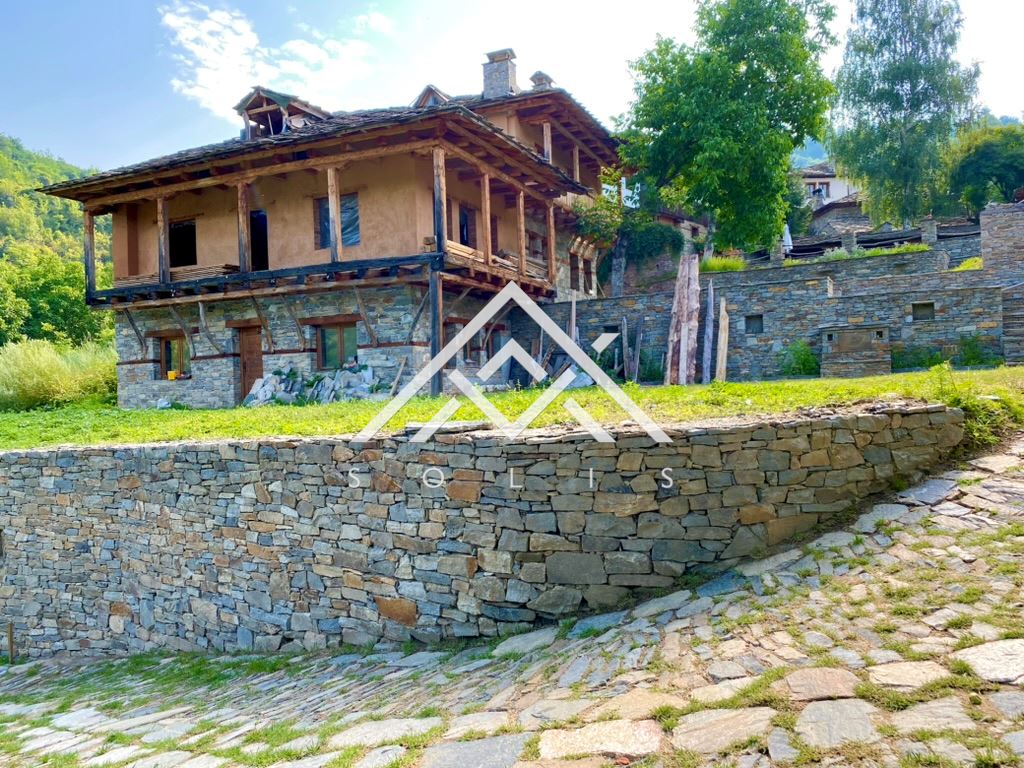 Бутиков комплекс с 4 имота с обща площ: 2860 кв.м. в село Ковачевица за продажба - 0