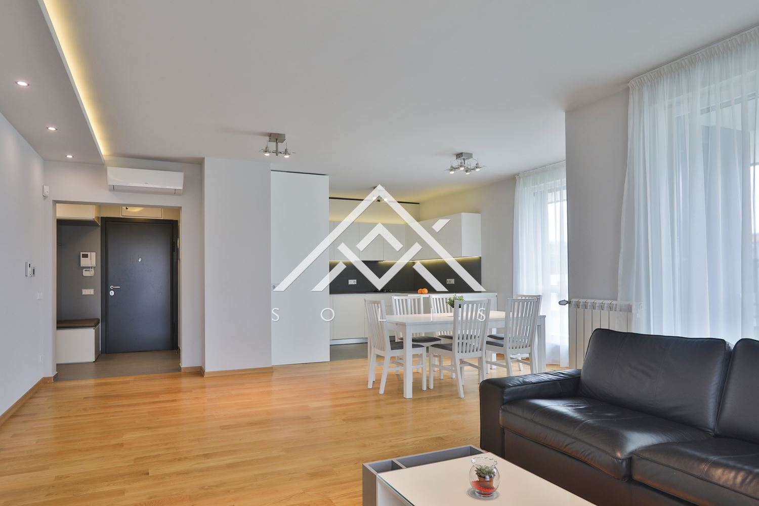 Просторен четиристаен апартамент под наем в Residential Park Sofia - 0