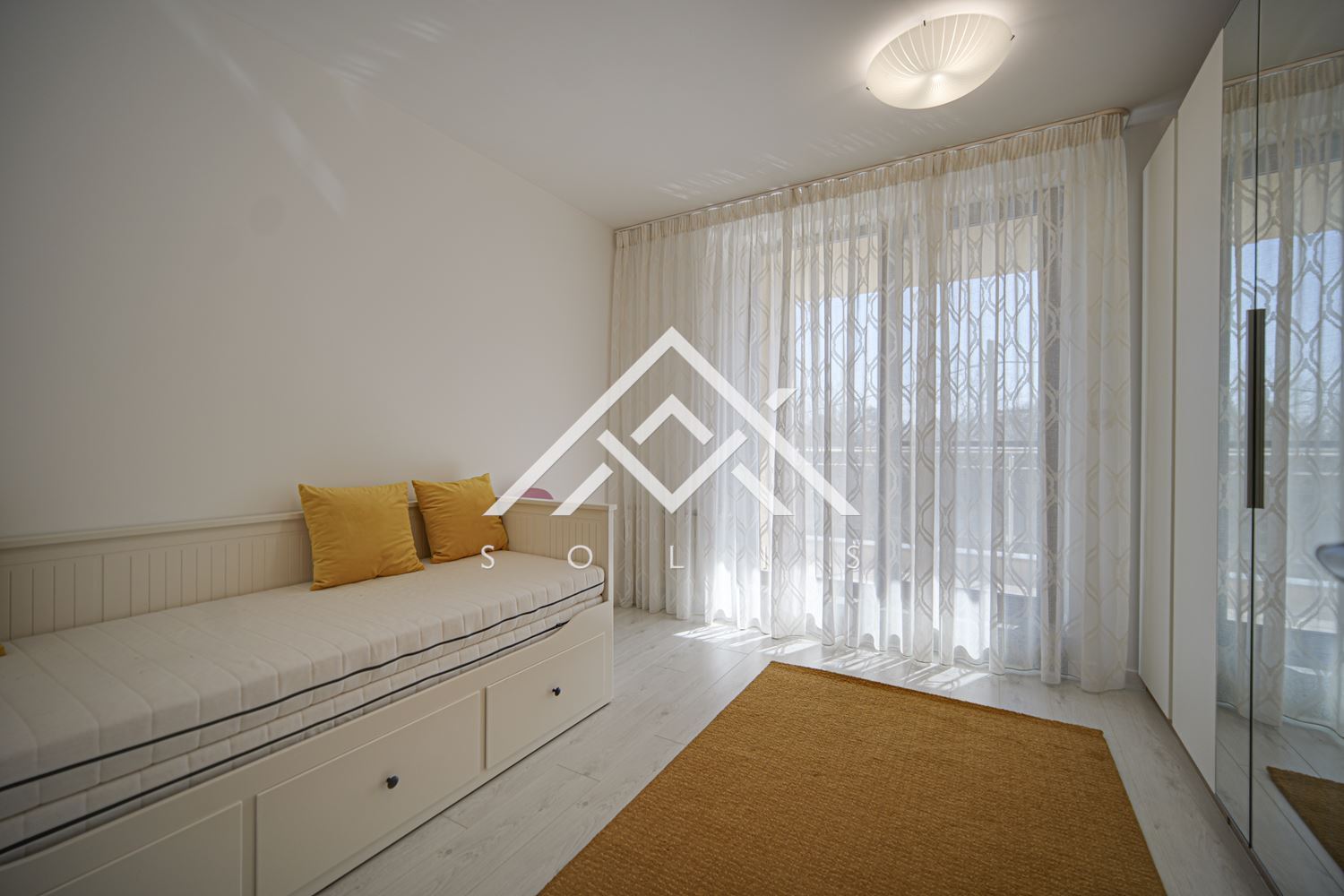 Fully furnished four bedroom apartment with spacious living room for rent in sq. Simeonovo - 0