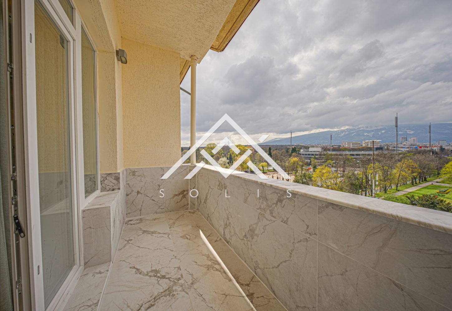 Elite apartment for sale located in a prestigious building in one of the most desirable areas of Sofia  Doctor's Monument - 0