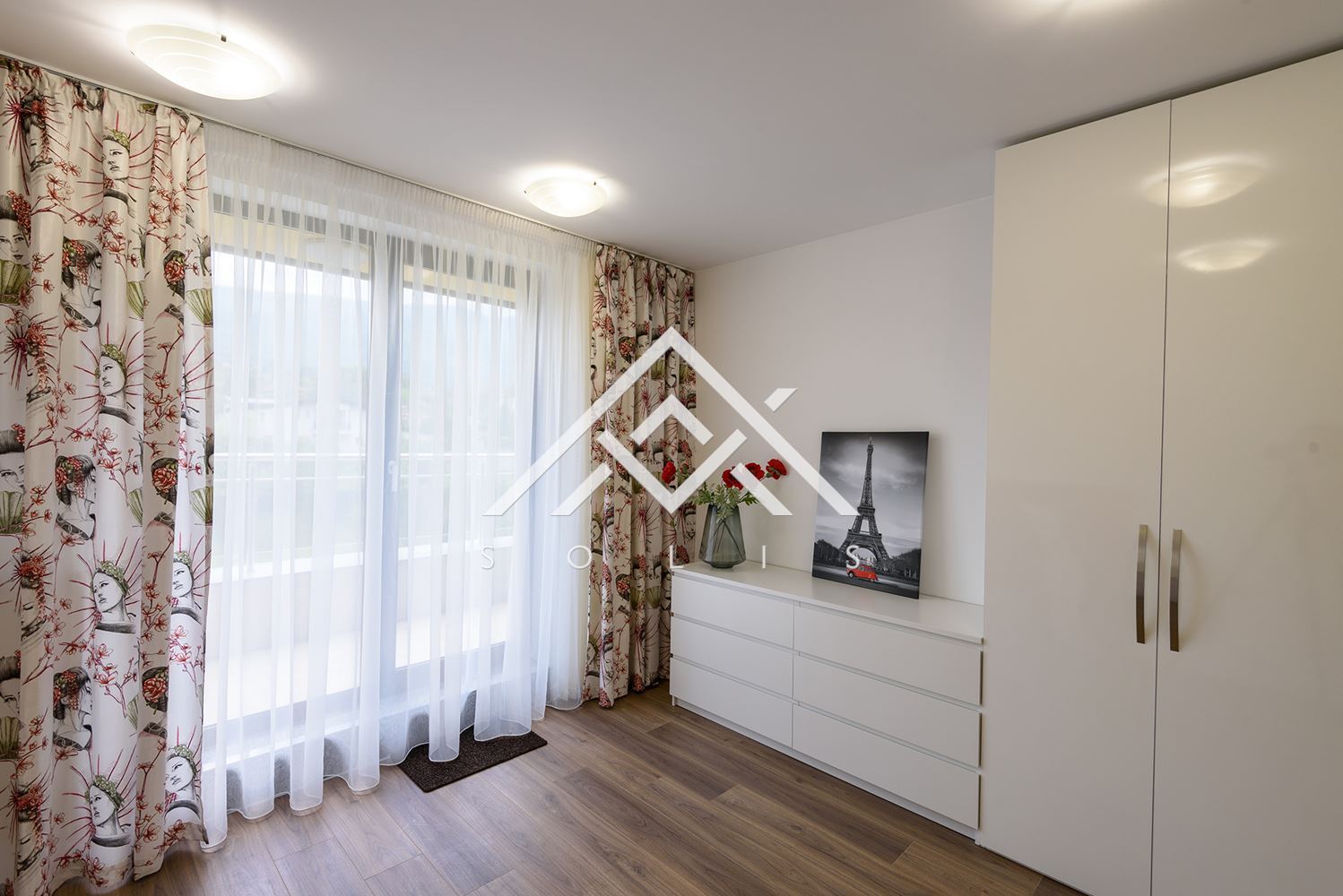 Three-story apartment with parking space for rent in a closed complex in Simeonovo Square - 0