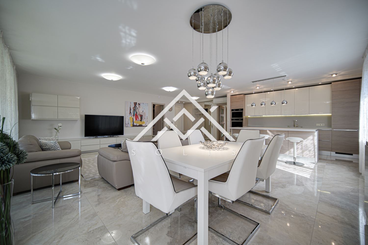 Fully furnished four bedroom apartment with spacious living room for rent in sq. Simeonovo - 0