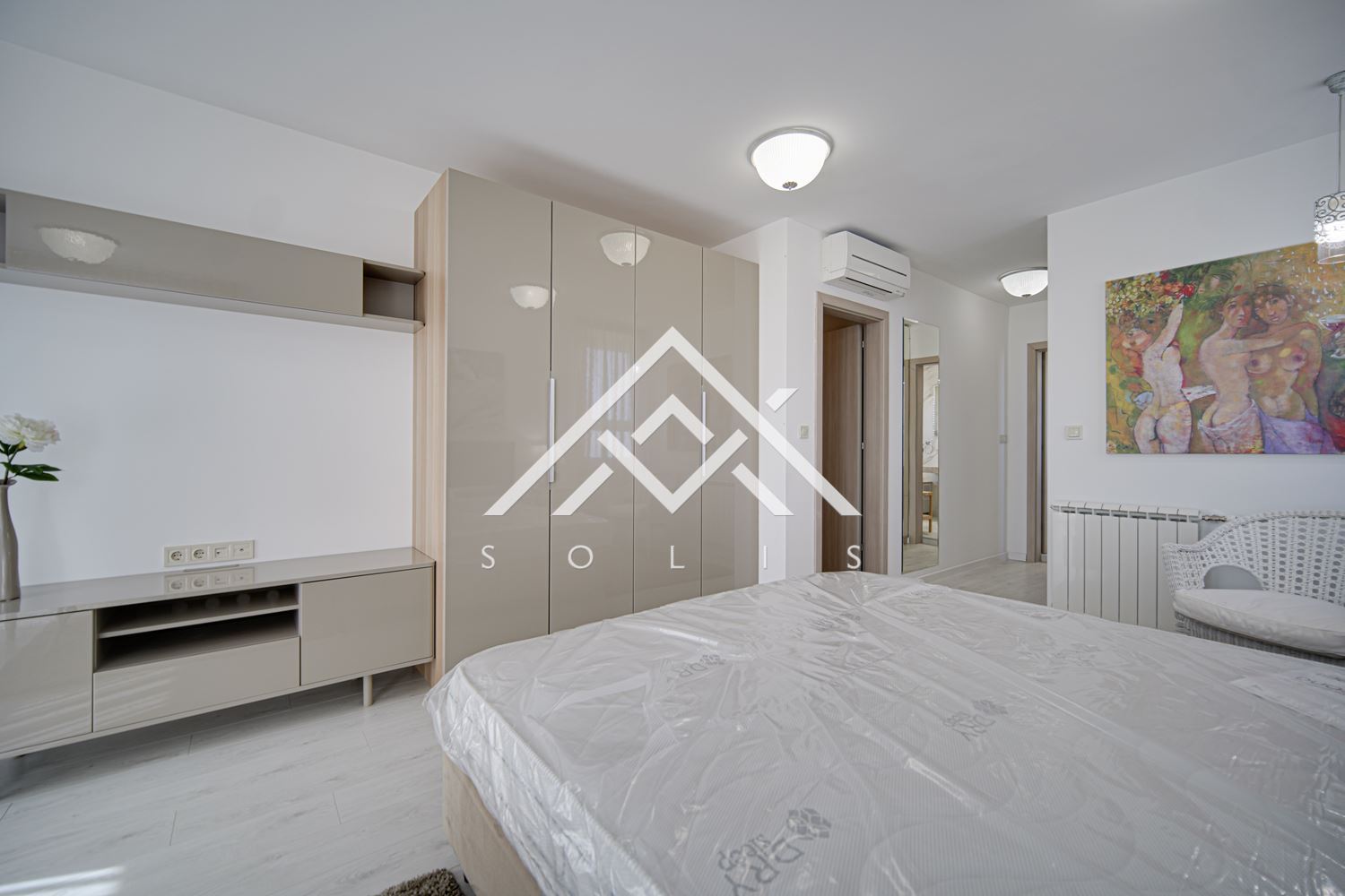 Fully furnished four bedroom apartment with spacious living room for rent in sq. Simeonovo - 0