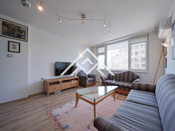 Spacious apartment for rent on Frederick Joliot-Curie St., East district - 0