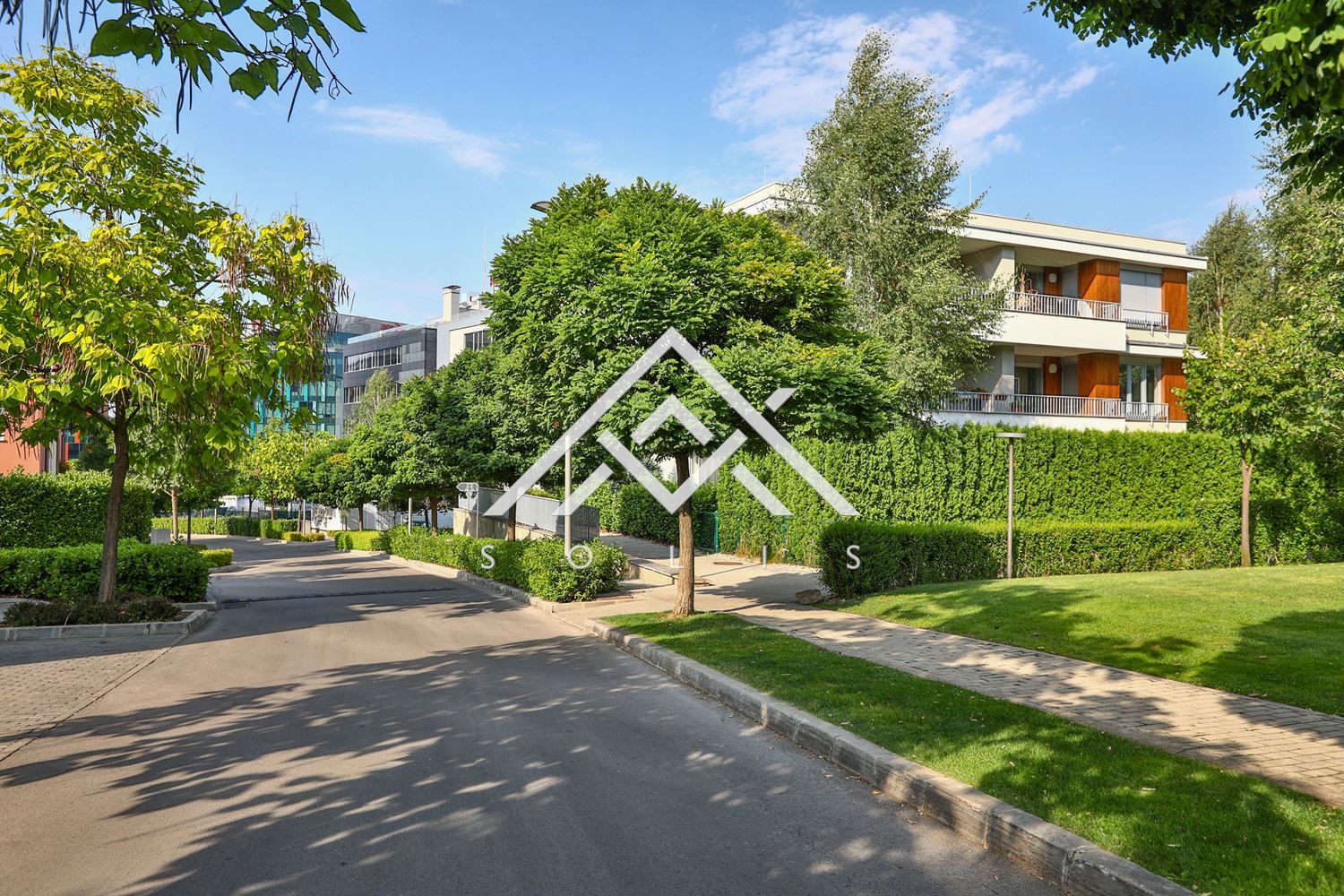 Designer four bedroom apartment with two parking spaces for rent in Residence Park Sofia - 0