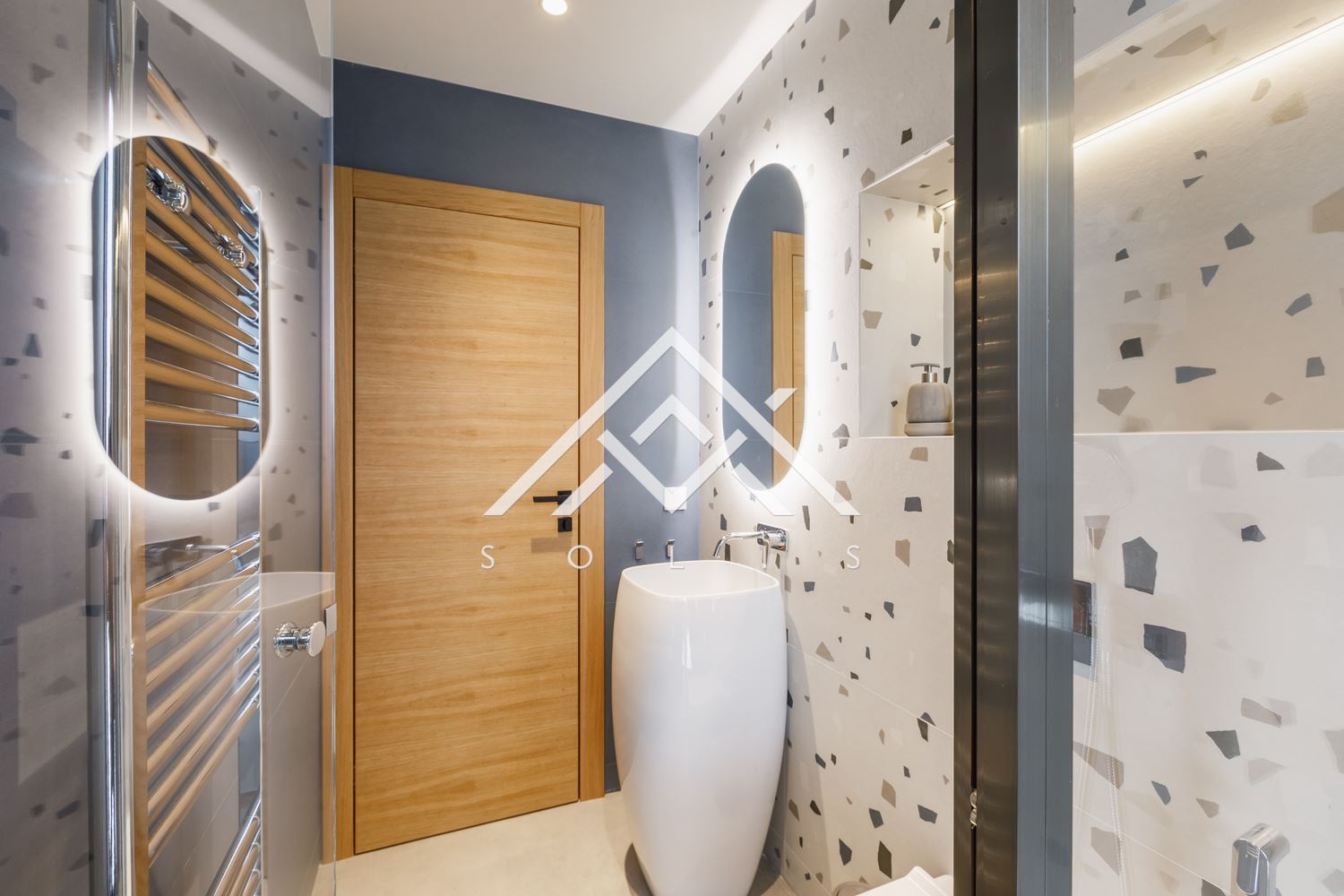 Елегантна дизайнерски завършена къща с четири спални в к-с Ривър Парк за продажба-0 Елегантна дизайнерски завършена къща с четири спални в к-с Ривър Парк за продажба - 0