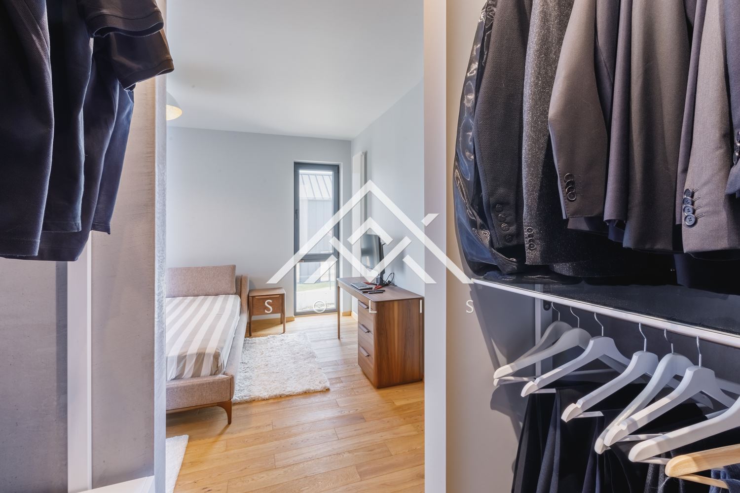 Елегантна дизайнерски завършена къща с четири спални в к-с Ривър Парк за продажба-0 Елегантна дизайнерски завършена къща с четири спални в к-с Ривър Парк за продажба - 0