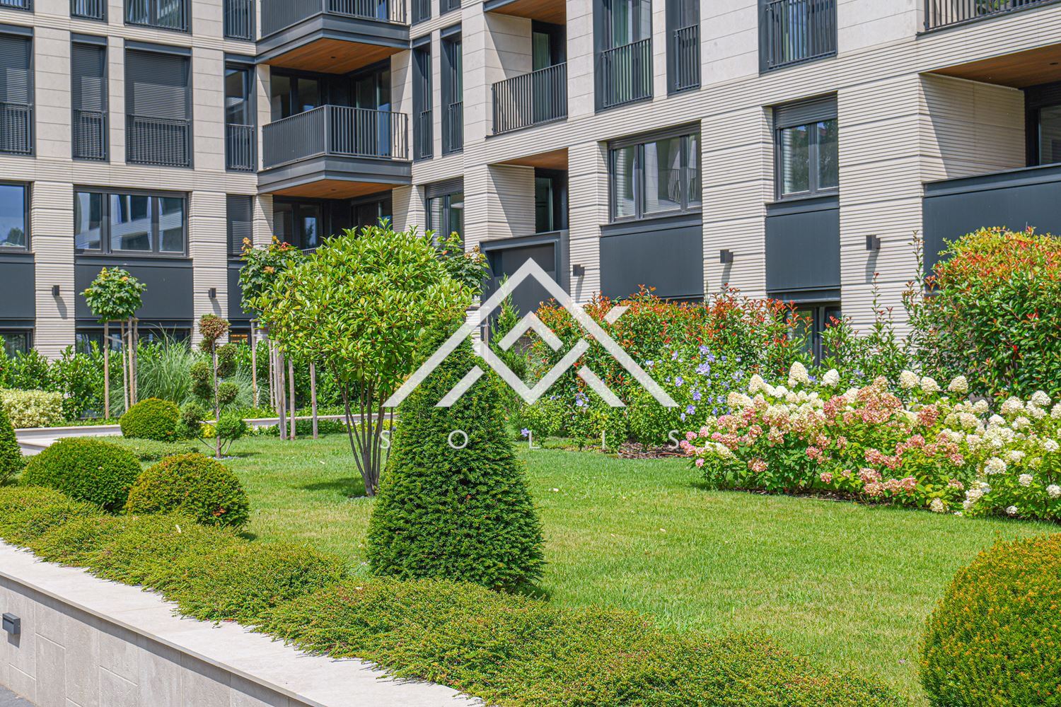 Тристаен елегантно обзаведен апартамент под наем в кв. Лозенец, комплекс “Secret Garden”-0 Тристаен елегантно обзаведен апартамент под наем в кв. Лозенец, комплекс "Secret Garden" - 0