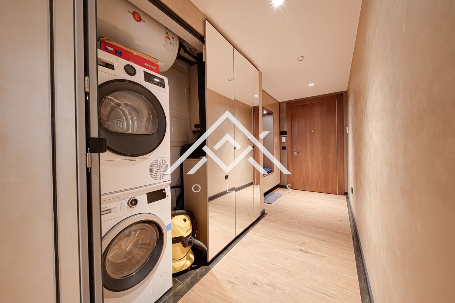 Тристаен елегантно обзаведен апартамент под наем в кв. Лозенец, комплекс “Secret Garden”-0 Тристаен елегантно обзаведен апартамент под наем в кв. Лозенец, комплекс "Secret Garden" - 0