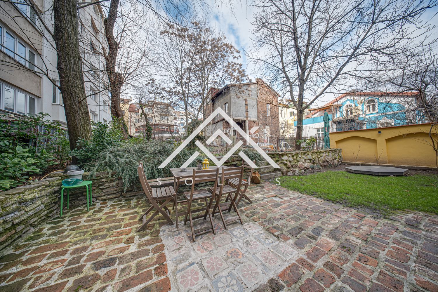 Реконструиран първи етаж от къща с автономен полусутерен и двор в историческия център на София, за продажба-0 Реконструиран първи етаж от къща с автономен полусутерен и двор в историческия център на София, за продажба - 0