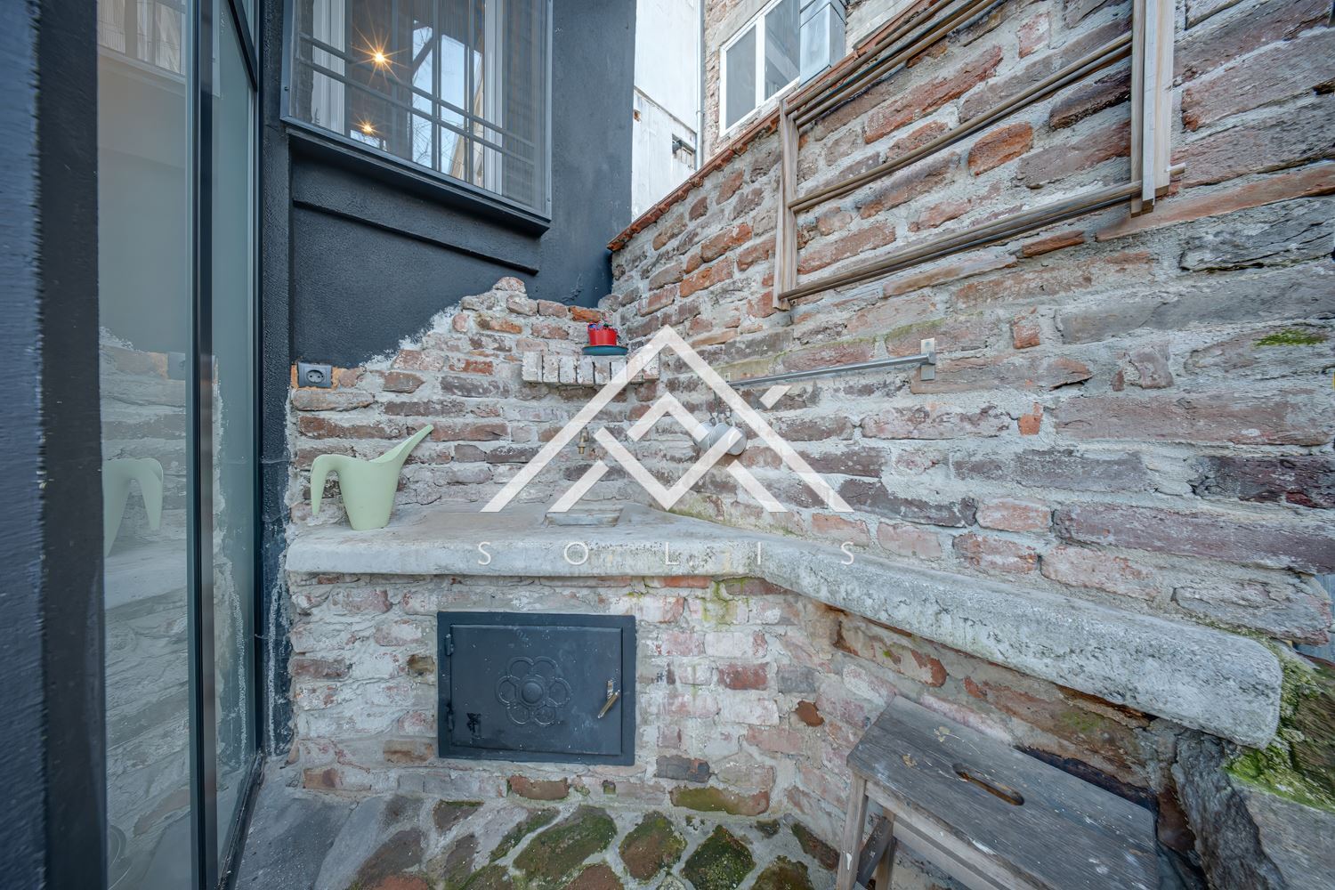 Реконструиран първи етаж от къща с автономен полусутерен и двор в историческия център на София, за продажба-0 Реконструиран първи етаж от къща с автономен полусутерен и двор в историческия център на София, за продажба - 0