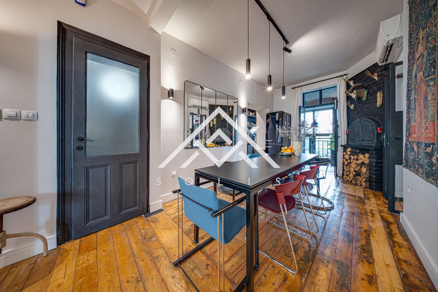 Реконструиран първи етаж от къща с автономен полусутерен и двор в историческия център на София, за продажба-0 Реконструиран първи етаж от къща с автономен полусутерен и двор в историческия център на София, за продажба - 0