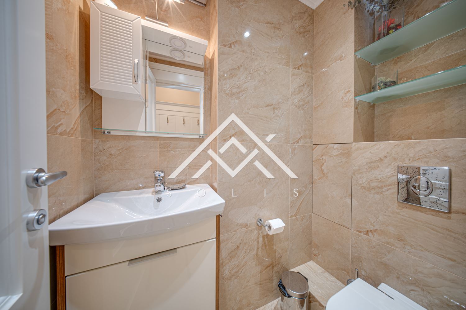 Тристаен апартамент под наем с две спални на бул. „Витоша“ | 180 кв.м | София-0 Тристаен апартамент под наем с две спални на бул. „Витоша“ | 180 кв.м | София - 0