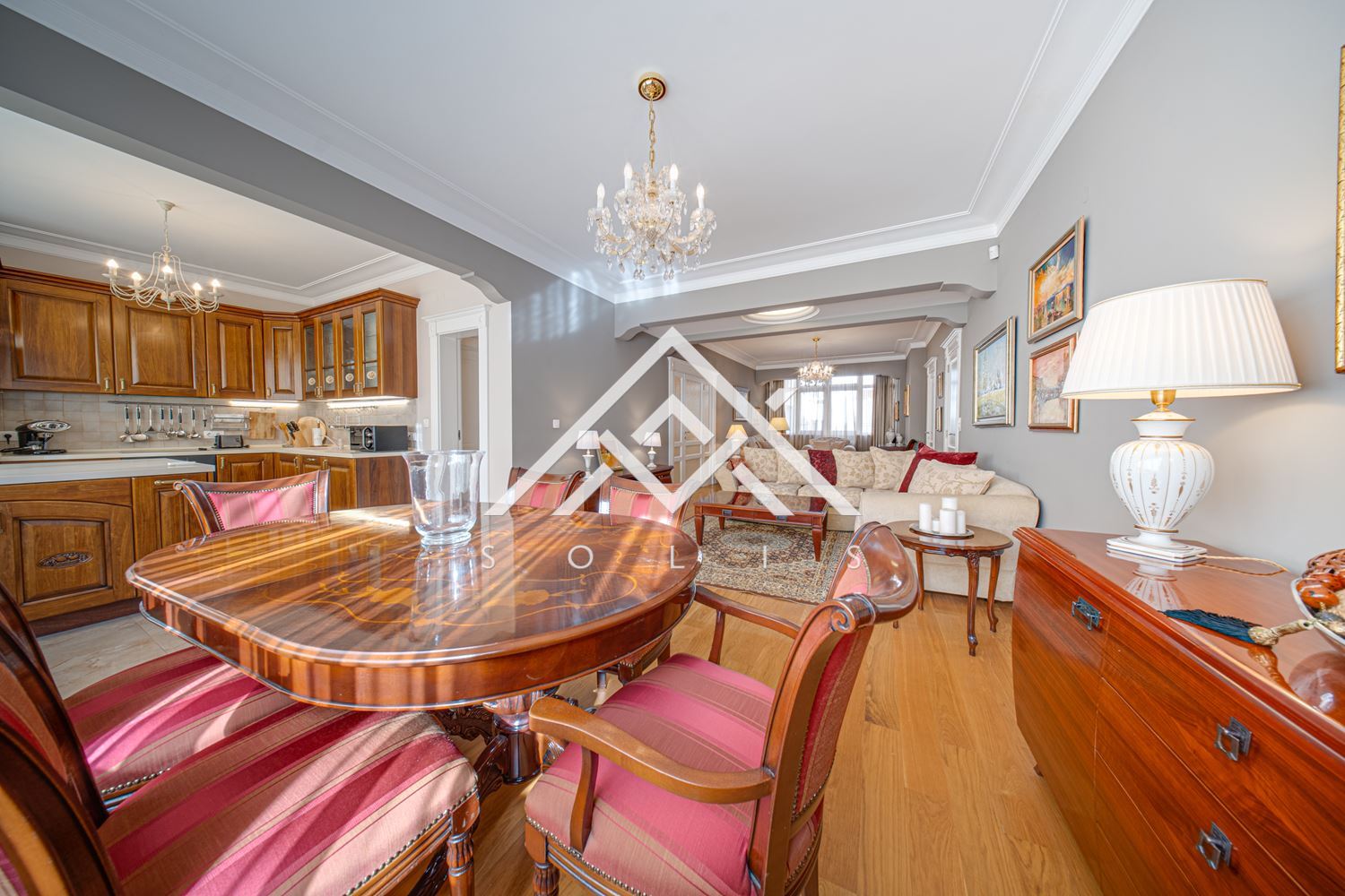 Тристаен апартамент под наем с две спални на бул. „Витоша“ | 180 кв.м | София-0 Тристаен апартамент под наем с две спални на бул. „Витоша“ | 180 кв.м | София - 0