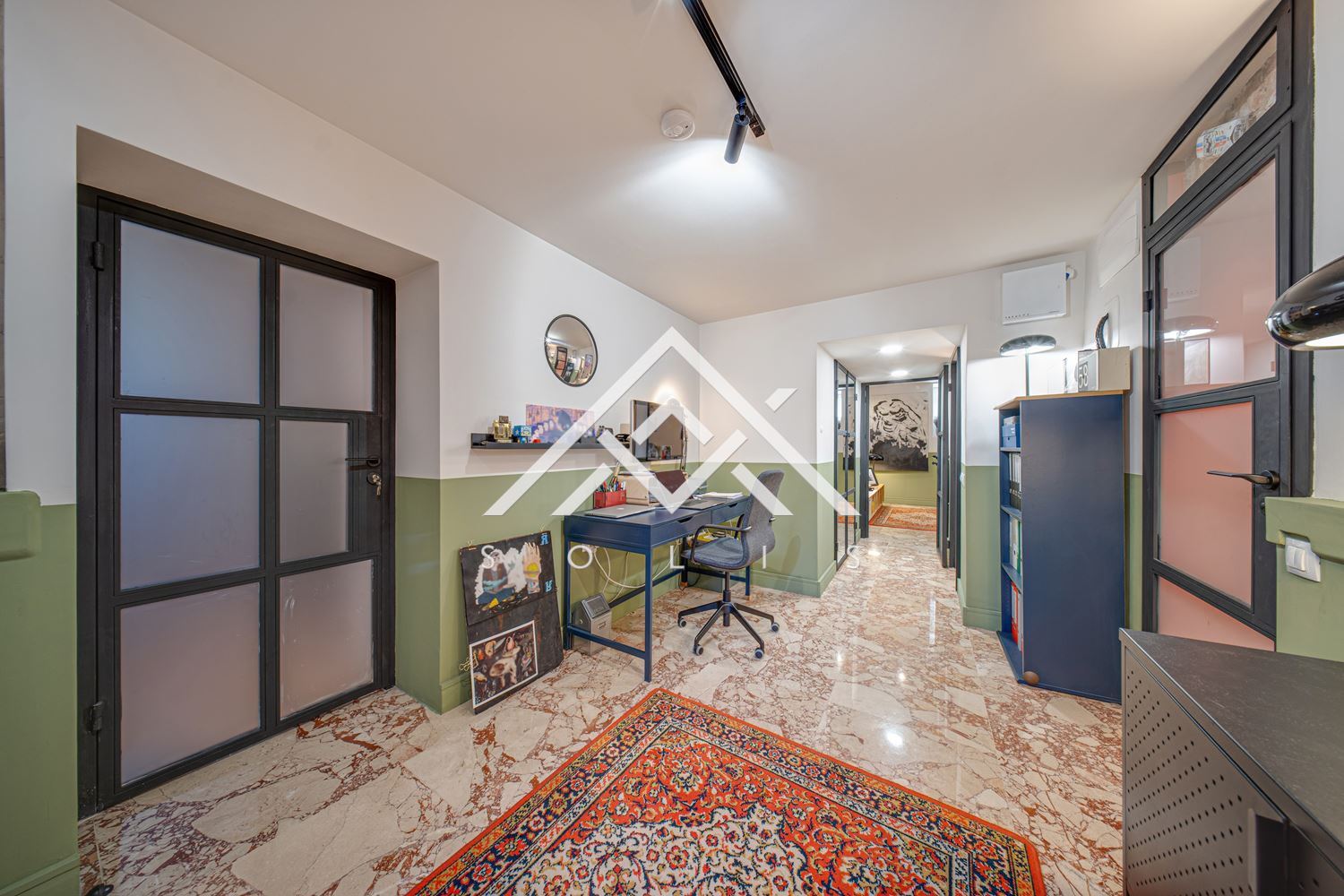 Реконструиран първи етаж от къща с автономен полусутерен и двор в историческия център на София, за продажба-0 Реконструиран първи етаж от къща с автономен полусутерен и двор в историческия център на София, за продажба - 0