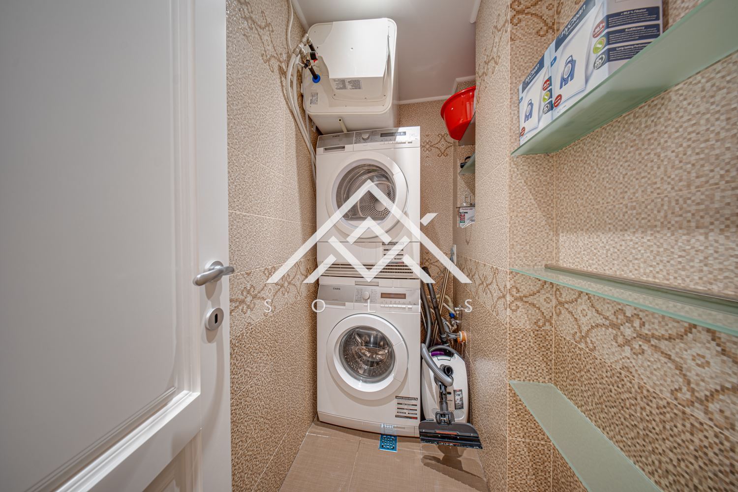 Тристаен апартамент под наем с две спални на бул. „Витоша“ | 180 кв.м | София-0 Тристаен апартамент под наем с две спални на бул. „Витоша“ | 180 кв.м | София - 0