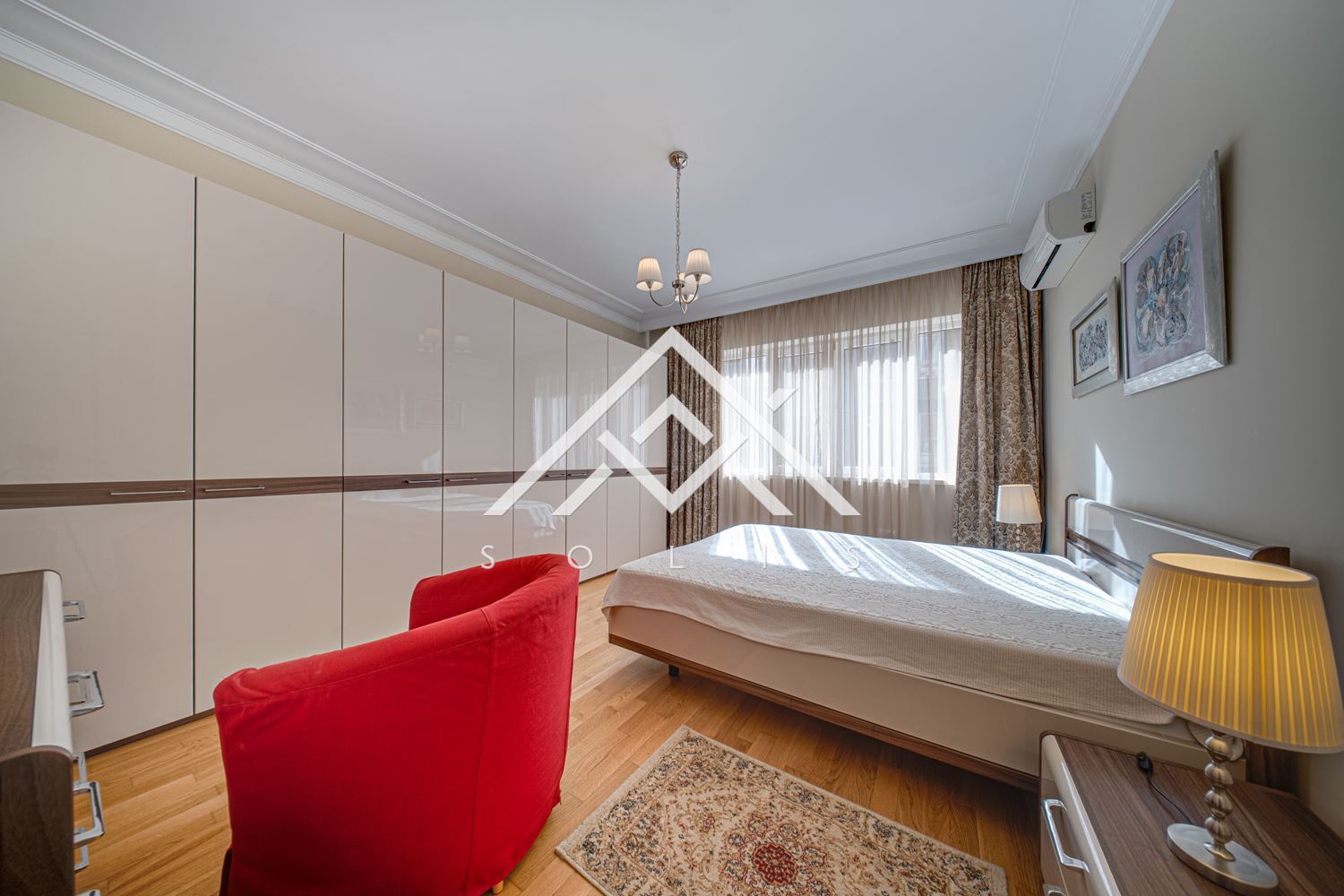 Тристаен апартамент под наем с две спални на бул. „Витоша“ | 180 кв.м | София-0 Тристаен апартамент под наем с две спални на бул. „Витоша“ | 180 кв.м | София - 0