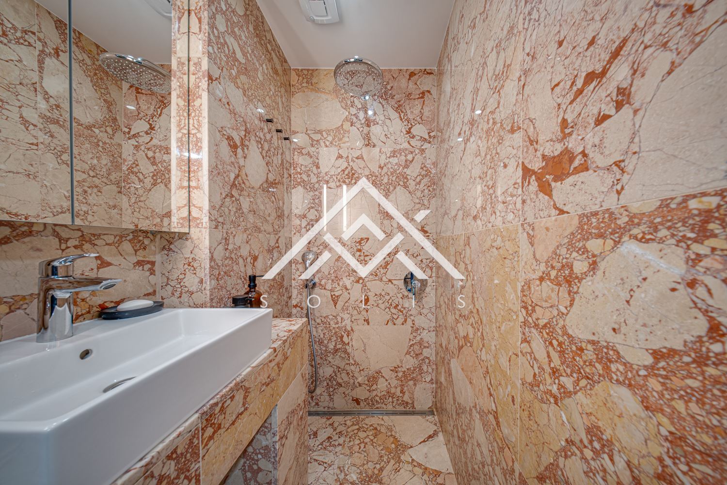 Реконструиран първи етаж от къща с автономен полусутерен и двор в историческия център на София, за продажба-0 Реконструиран първи етаж от къща с автономен полусутерен и двор в историческия център на София, за продажба - 0