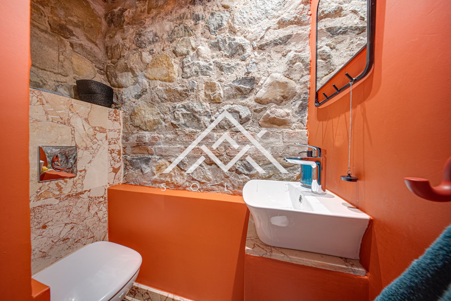 Реконструиран първи етаж от къща с автономен полусутерен и двор в историческия център на София, за продажба-0 Реконструиран първи етаж от къща с автономен полусутерен и двор в историческия център на София, за продажба - 0