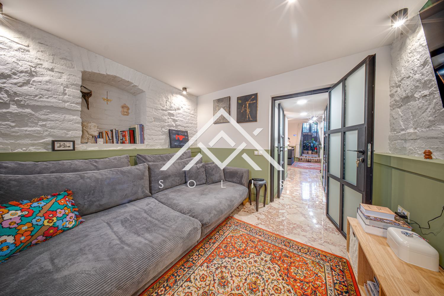 Реконструиран първи етаж от къща с автономен полусутерен и двор в историческия център на София, за продажба-0 Реконструиран първи етаж от къща с автономен полусутерен и двор в историческия център на София, за продажба - 0