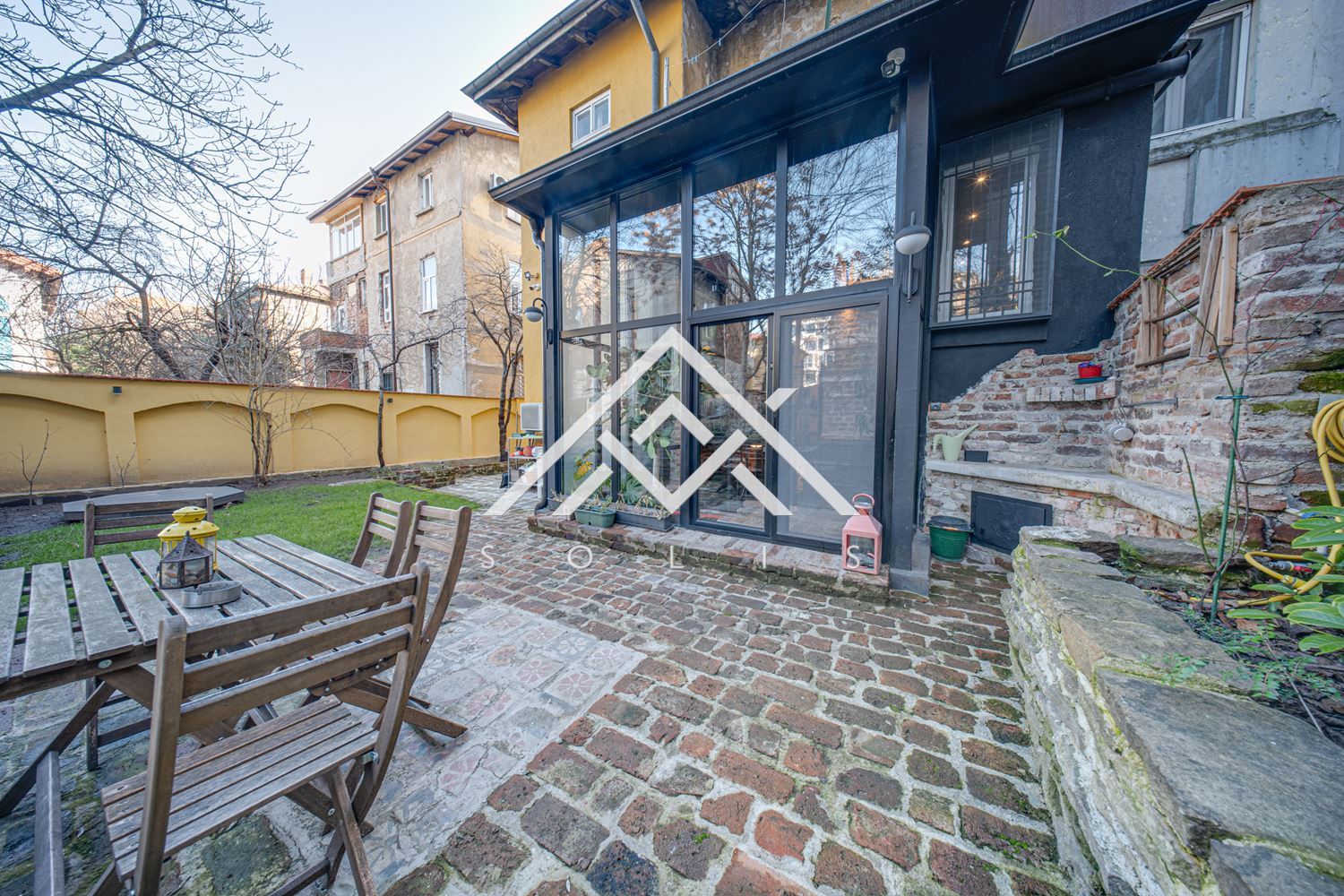 Реконструиран първи етаж от къща с автономен полусутерен и двор в историческия център на София, за продажба-0 Реконструиран първи етаж от къща с автономен полусутерен и двор в историческия център на София, за продажба - 0