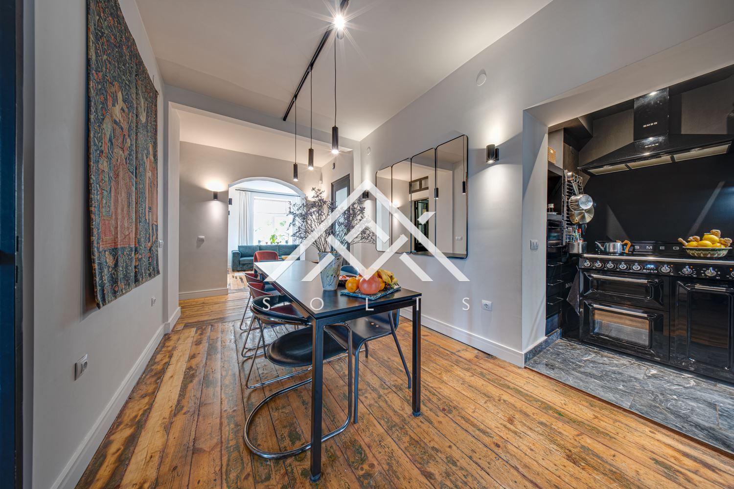 Реконструиран първи етаж от къща с автономен полусутерен и двор в историческия център на София, за продажба-0 Реконструиран първи етаж от къща с автономен полусутерен и двор в историческия център на София, за продажба - 0