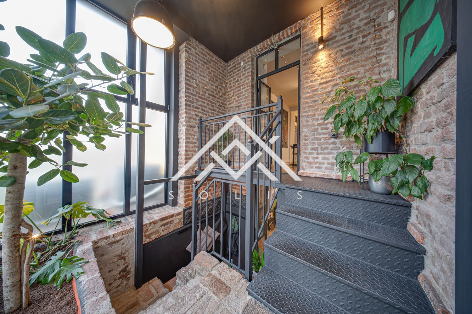 Реконструиран първи етаж от къща с автономен полусутерен и двор в историческия център на София, за продажба-0 Реконструиран първи етаж от къща с автономен полусутерен и двор в историческия център на София, за продажба - 0