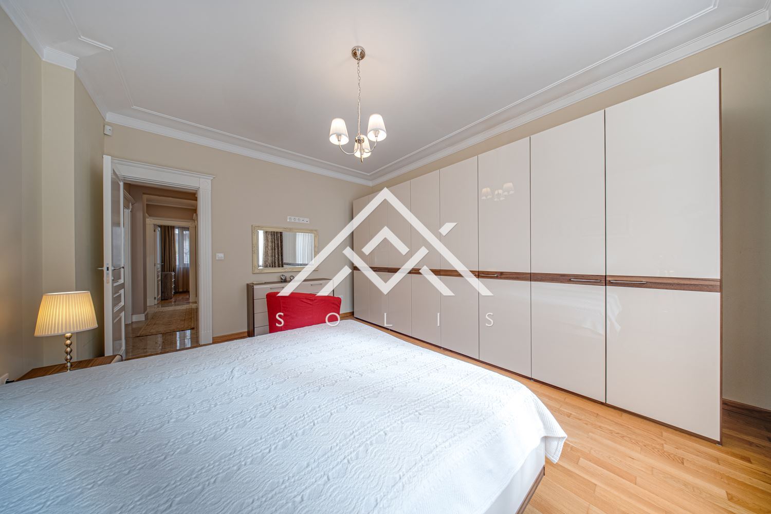 Тристаен апартамент под наем с две спални на бул. „Витоша“ | 180 кв.м | София-0 Тристаен апартамент под наем с две спални на бул. „Витоша“ | 180 кв.м | София - 0