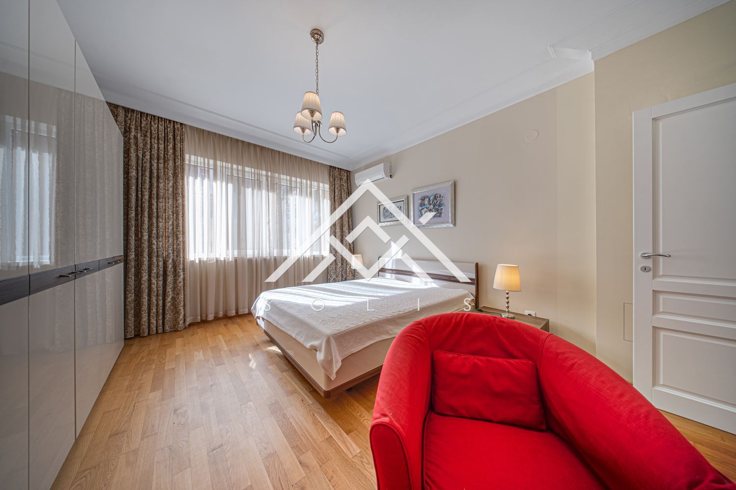 Тристаен апартамент под наем с две спални на бул. „Витоша“ | 180 кв.м | София-0 Тристаен апартамент под наем с две спални на бул. „Витоша“ | 180 кв.м | София - 0