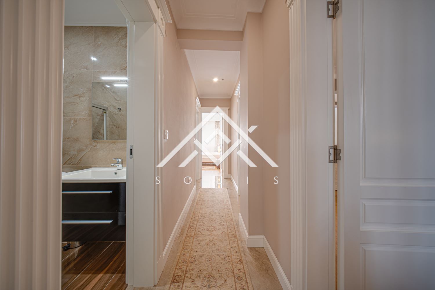 Тристаен апартамент под наем с две спални на бул. „Витоша“ | 180 кв.м | София-0 Тристаен апартамент под наем с две спални на бул. „Витоша“ | 180 кв.м | София - 0