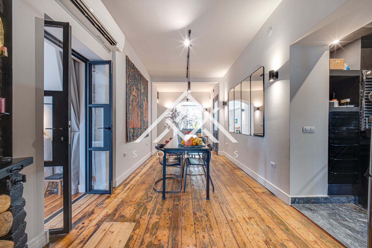 Реконструиран първи етаж от къща с автономен полусутерен и двор в историческия център на София, за продажба-0 Реконструиран първи етаж от къща с автономен полусутерен и двор в историческия център на София, за продажба - 0