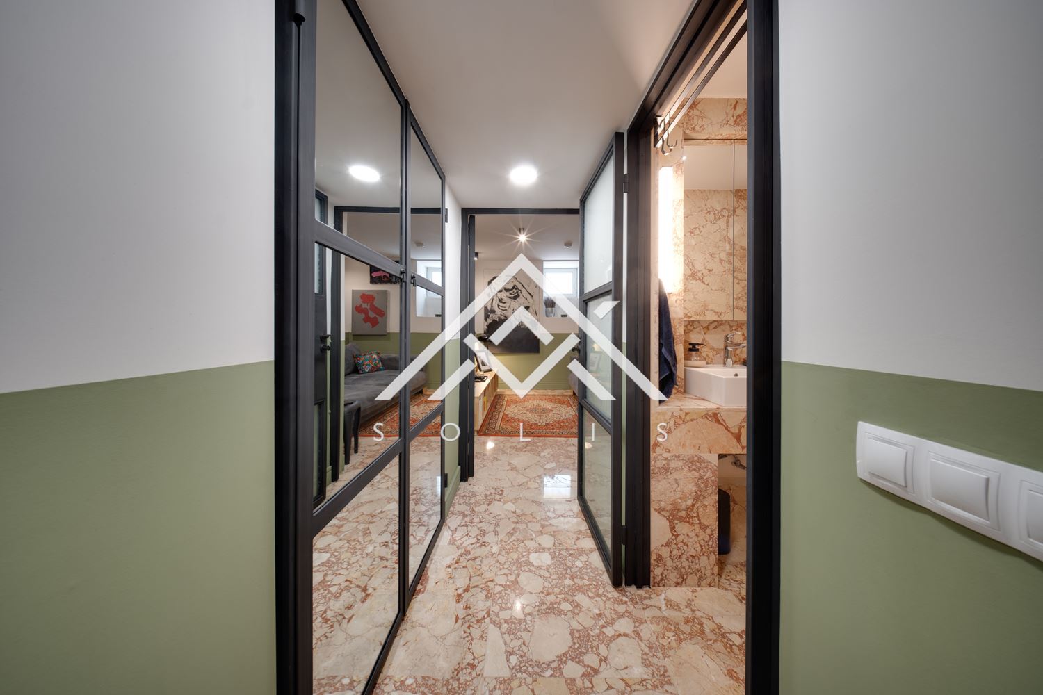 Реконструиран първи етаж от къща с автономен полусутерен и двор в историческия център на София, за продажба-0 Реконструиран първи етаж от къща с автономен полусутерен и двор в историческия център на София, за продажба - 0