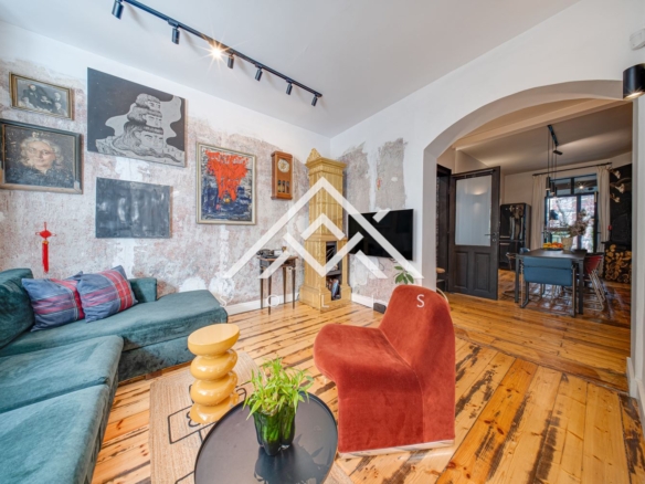 Реконструиран първи етаж от къща с автономен полусутерен и двор в историческия център на София, за продажба - 0