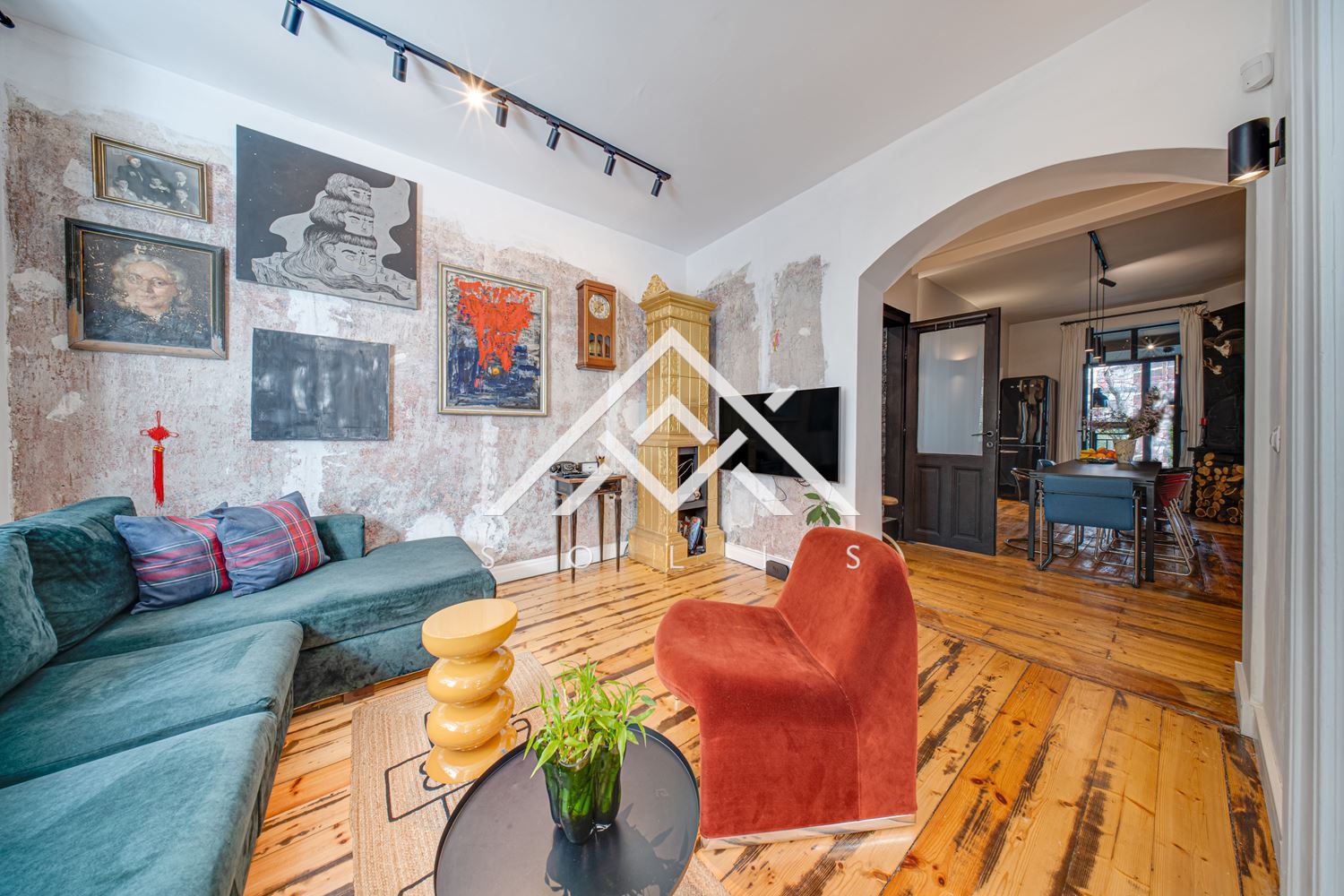 Реконструиран първи етаж от къща с автономен полусутерен и двор в историческия център на София, за продажба-0 Реконструиран първи етаж от къща с автономен полусутерен и двор в историческия център на София, за продажба - 0