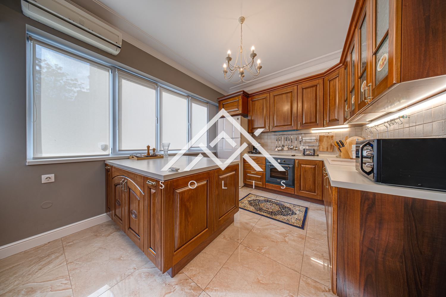 Тристаен апартамент под наем с две спални на бул. „Витоша“ | 180 кв.м | София-0 Тристаен апартамент под наем с две спални на бул. „Витоша“ | 180 кв.м | София - 0