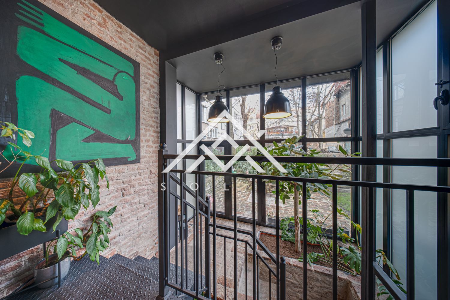 Реконструиран първи етаж от къща с автономен полусутерен и двор в историческия център на София, за продажба-0 Реконструиран първи етаж от къща с автономен полусутерен и двор в историческия център на София, за продажба - 0